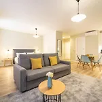 On The Square Studio - City Center By House And People