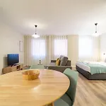 On The Square Studio - City Center By House And People