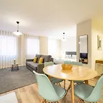 On The Square Studio - City Center By House And People